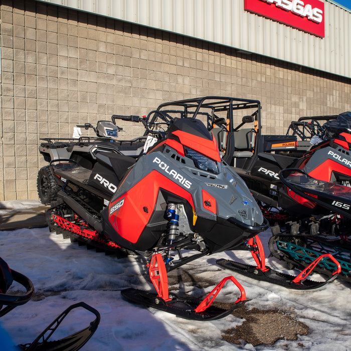 ❄️ Best Snowmobile Gear in Canada: Must-Have Gear for Winter Riding