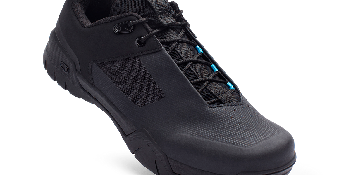 Mallet_ELace_BlkBlue_3quarterU Mallet_ELace_BlkBlue_3quarterU